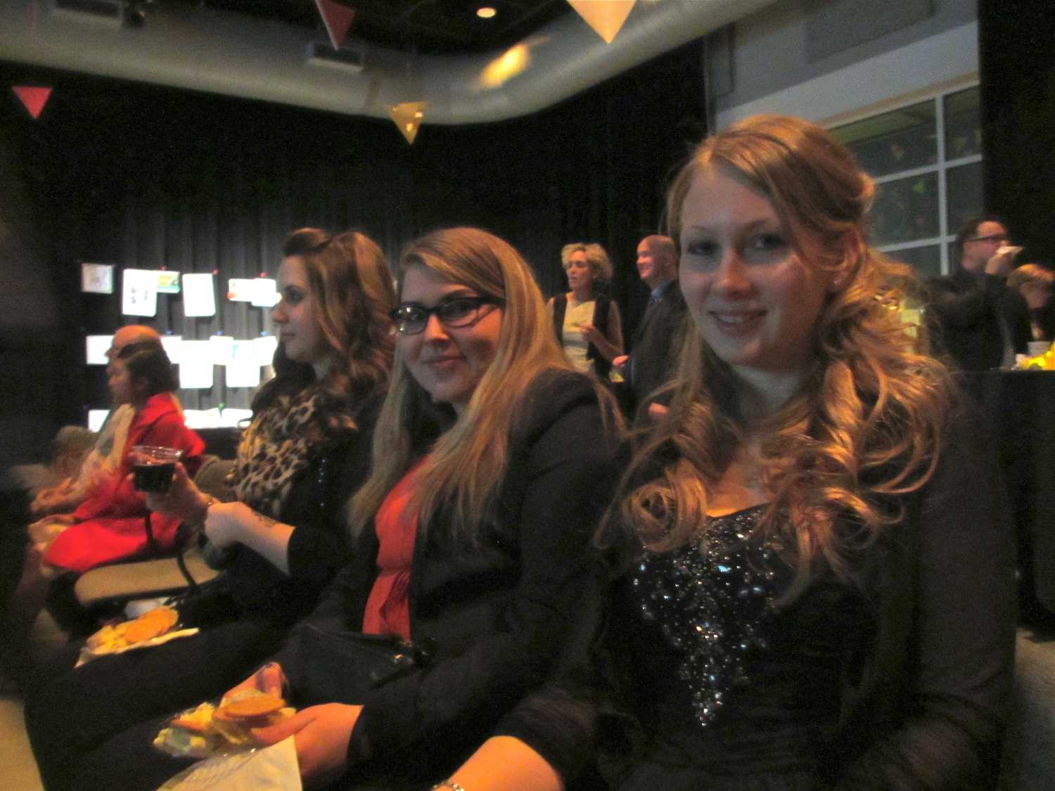 Students sweep advertising competition