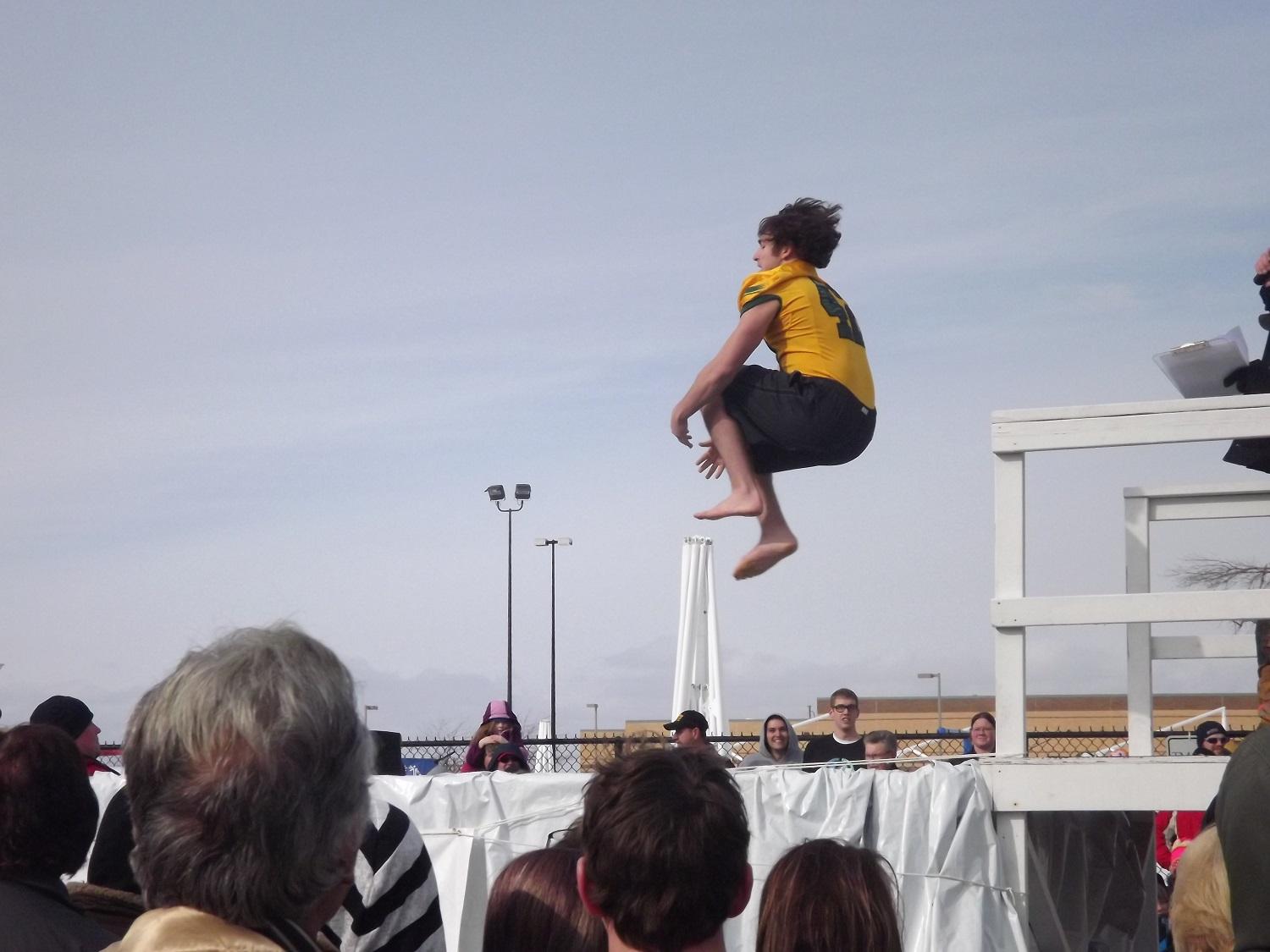 Students Plunge for a Good Cause