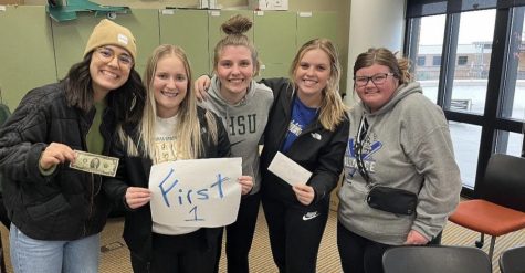 Students partake in 50 Minute Challenge. From left, Laykin Sperl, Cassidy Frericks, Hannah Parry, Kate Develder, Caisey Pfeiffer
Photo by @swarmdays on Instagram