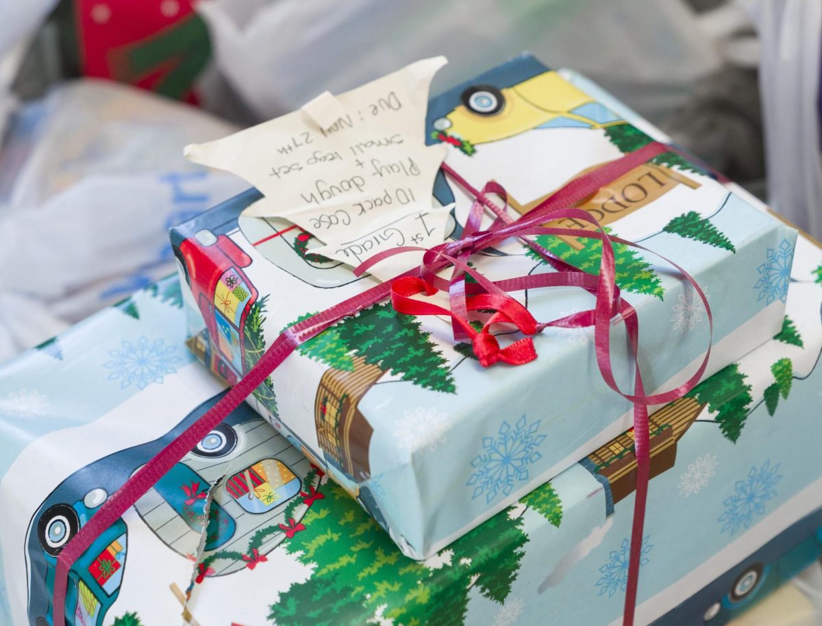 Presents+wrapped+for+Lakota+Omniciye+gift+exchange.